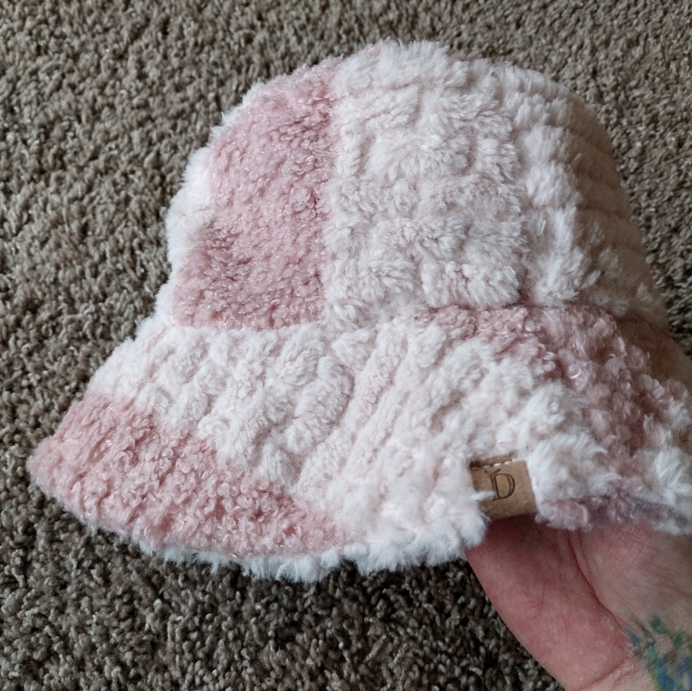 Do Everything In Love Colorblock Sherpa Bucket Hat